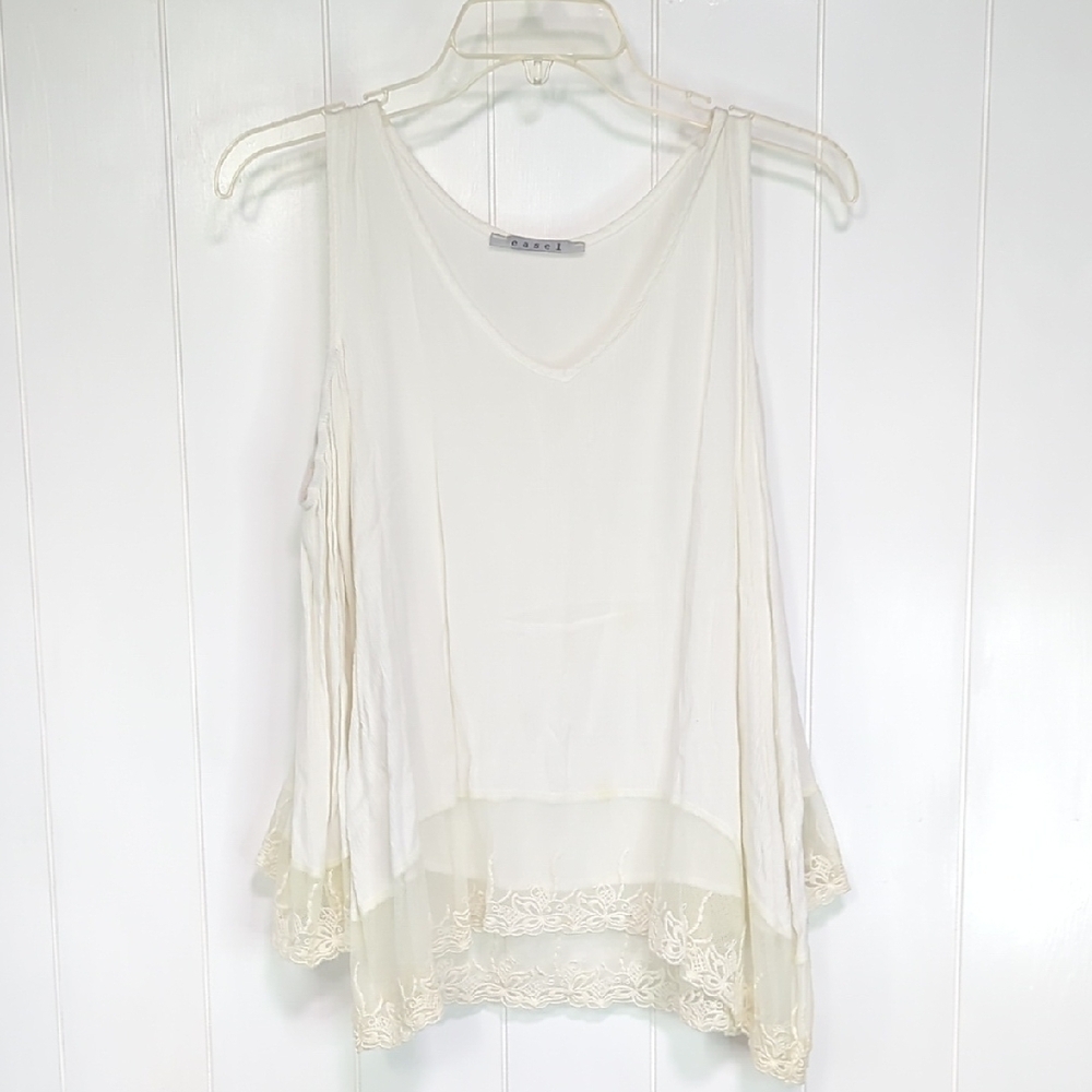 ❤️5/$25 Elegant Cream Lace Trim Women's Top